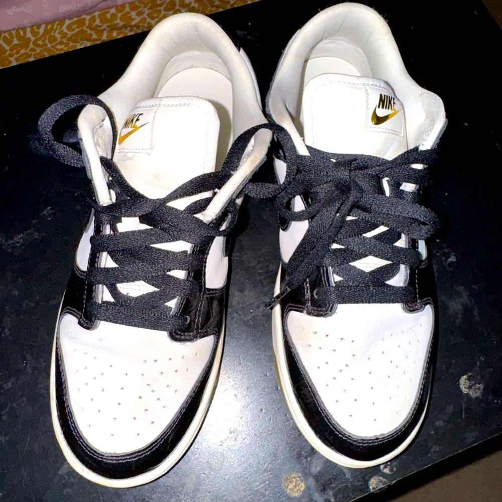 Women's Dunk Low LX
Black and Phantom size 8